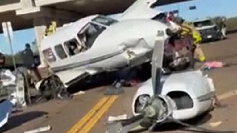 Small plane crashes on Texas highway